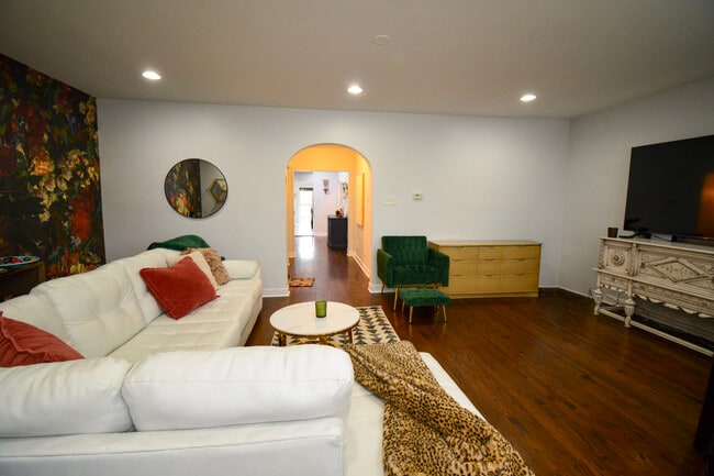 Building Photo - 4947 W Parker Ave