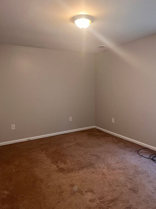 Building Photo - Spacious two bedroom in Altavista! Close t...