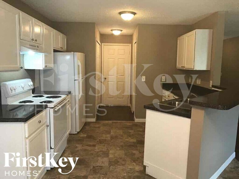 Building Photo - 455 Calhoun St