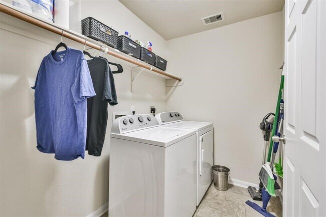 Building Photo - 11514 Dahlia Dale Dr