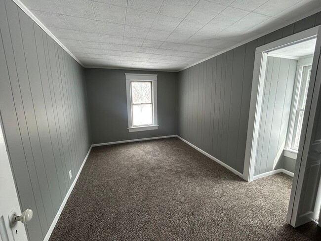 Building Photo - Fully Renovated 3 Bedroom, 2 Full Bath Home on a Double Lot in Grove City!