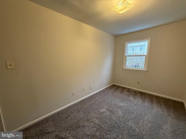 Building Photo - 4 Manchester Ct