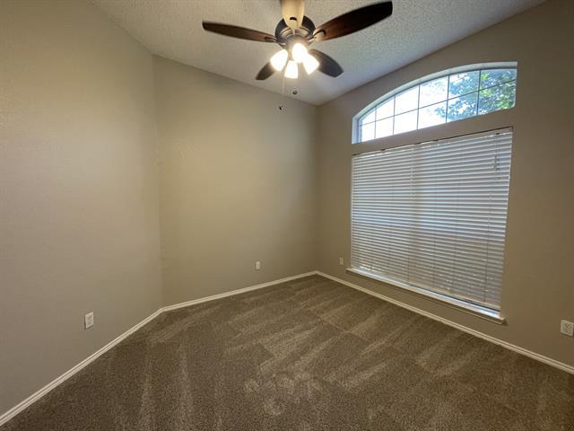 Building Photo - 1405 High Crest Dr