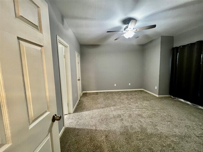 Building Photo - 3100 Walnut Bend Ln