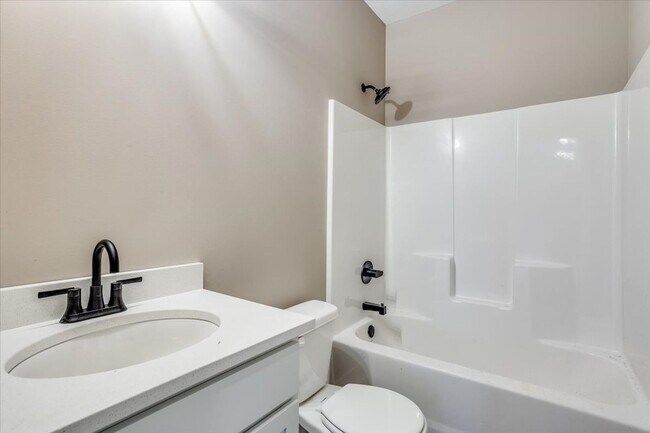 Building Photo - Auburn Villas- Amora Plan