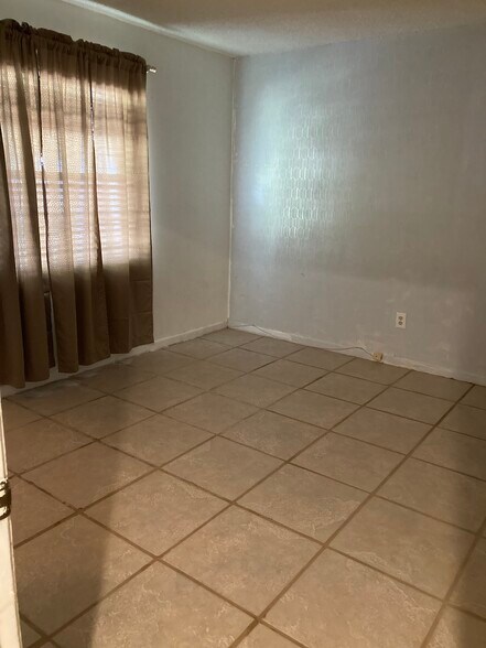 Building Photo - 526 Camino Ct