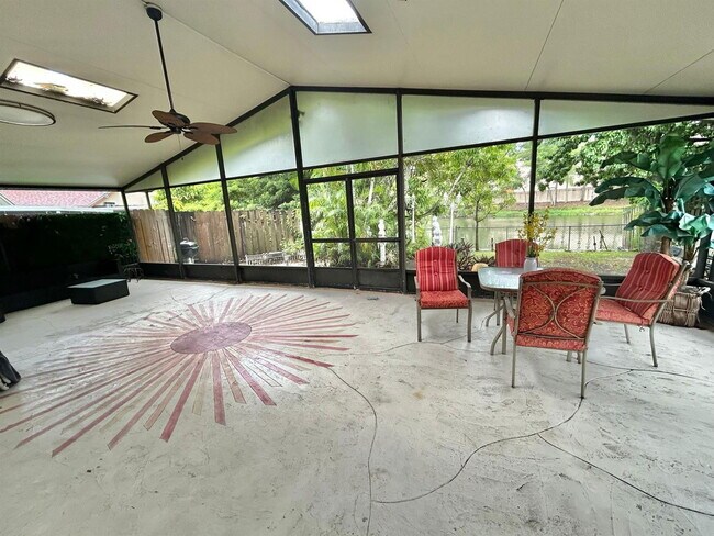 Building Photo - 156 Colly Way