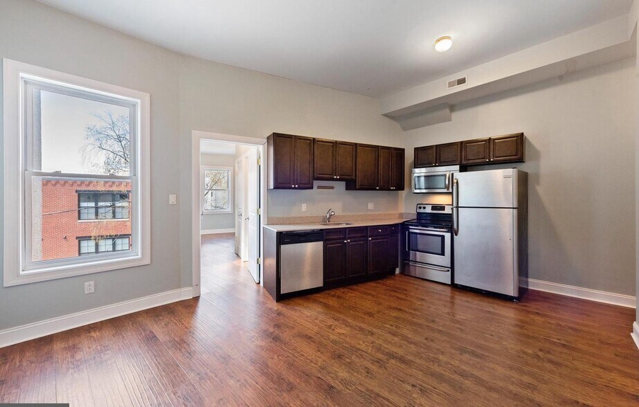 Building Photo - 2478 Frankford Ave