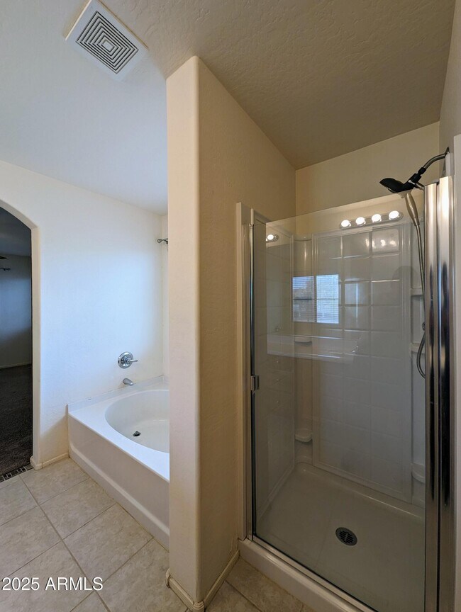 Building Photo - 14182 W Country Gables Dr
