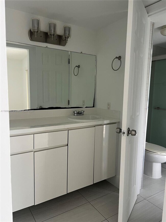 Building Photo - 395 NE 21st St