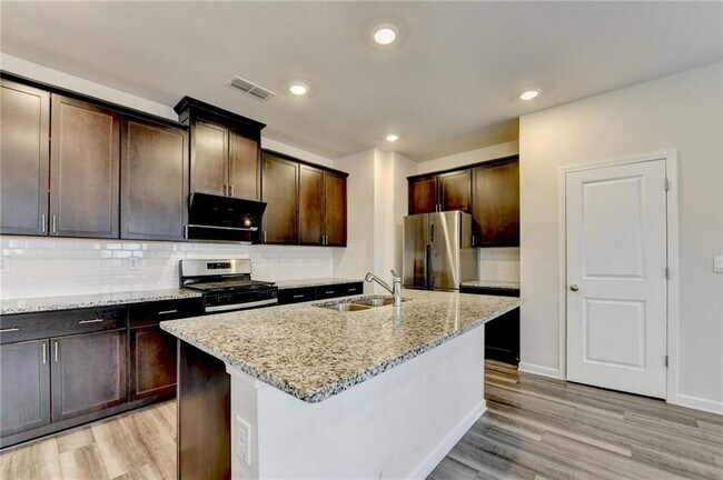 Building Photo - 2214 Whitworth St