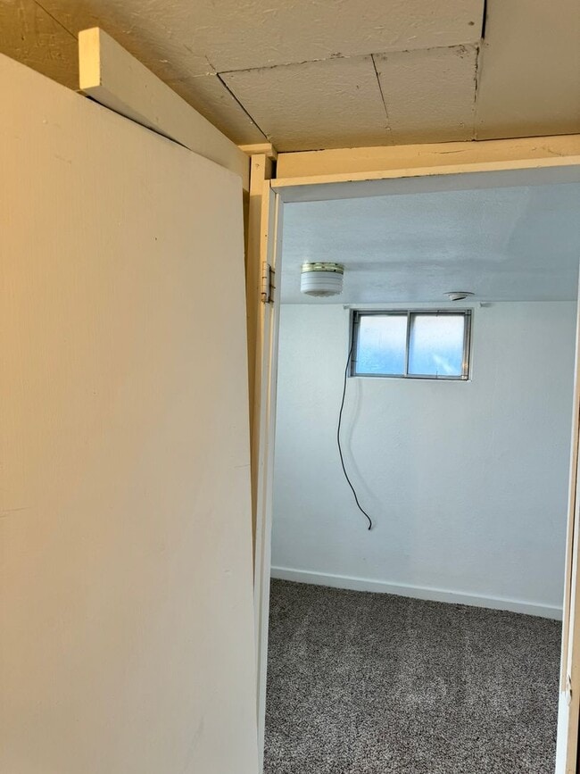 Building Photo - 2114 E 11th St