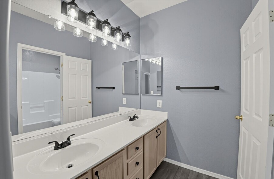 Building Photo - 205 N 74th St