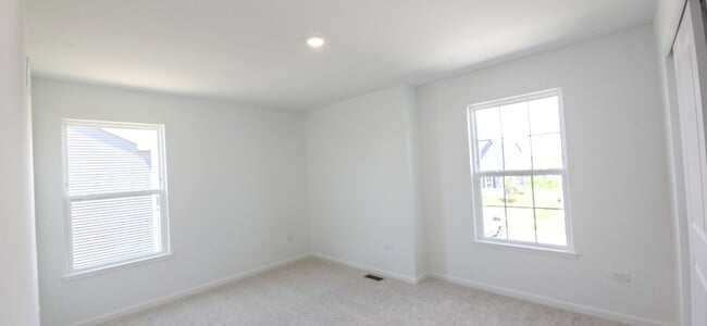 Building Photo - 8487 Redmond St