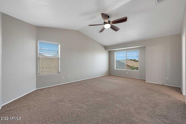 Building Photo - 15841 W Moreland St