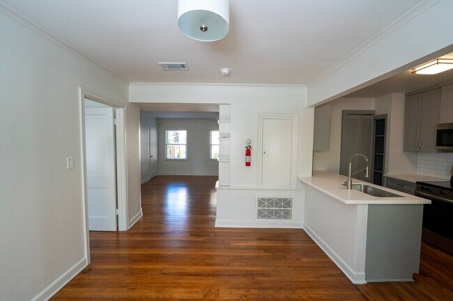 Building Photo - 1917 Prospect St