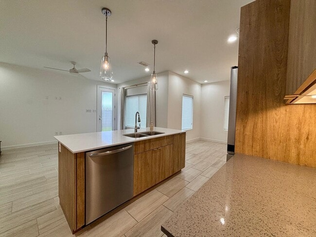 Building Photo - 510 Deer Path Lp