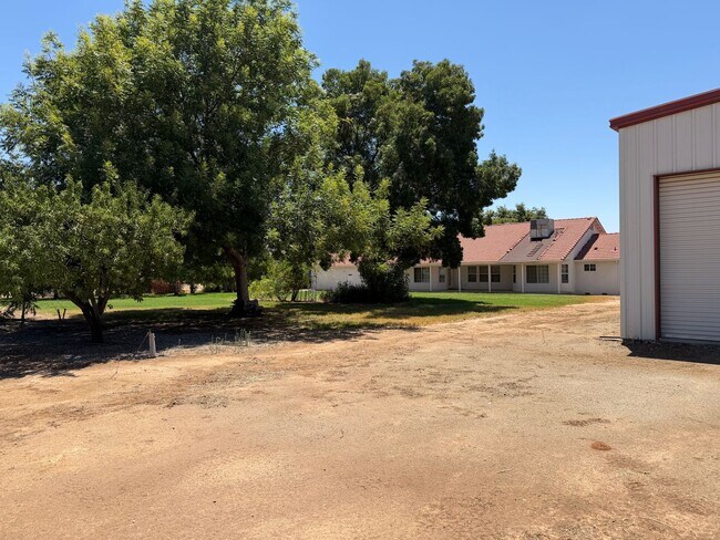 Building Photo - 38908 Millwood Dr