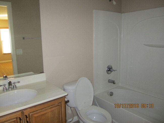 Building Photo - Great 2 story home on a cul-de-sac