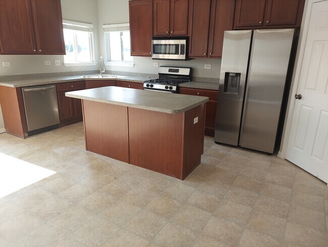 Building Photo - 801 Christopher St