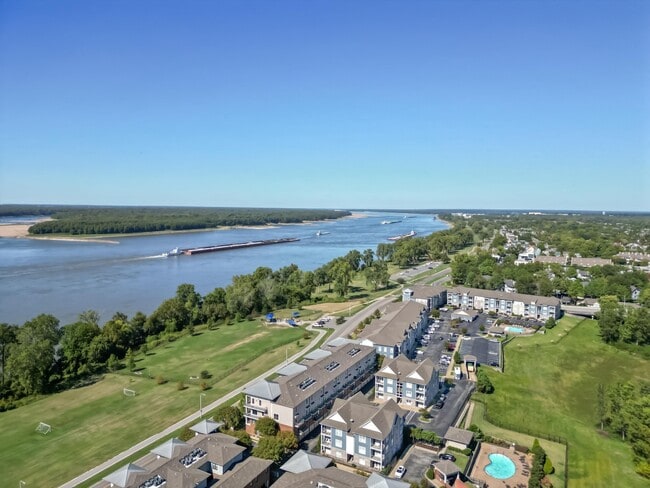 Building Photo - 380 Island Dr