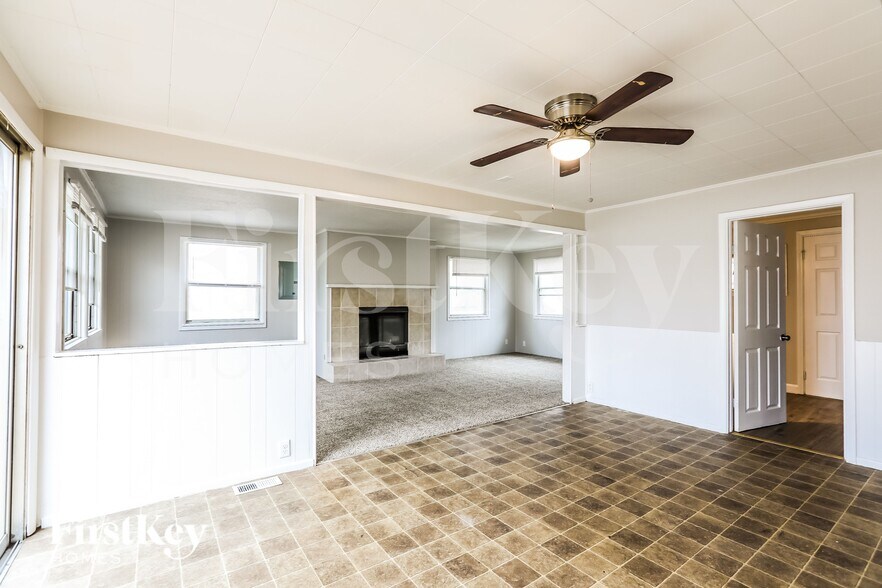 Building Photo - 803 NE 61st St