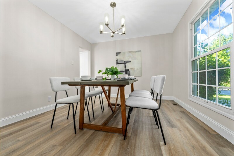 Building Photo - 2 Oak Point Ct