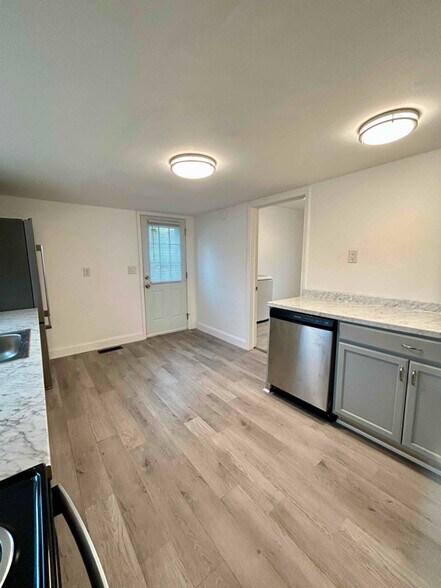 Building Photo - 1404 Fieldcrest Rd