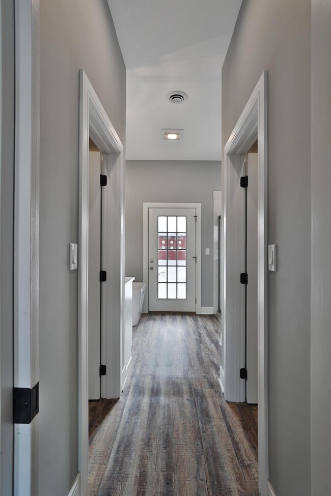 Building Photo - 370 S Washington Ave