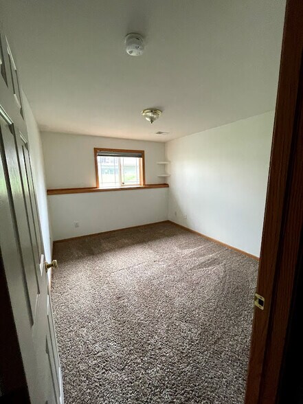 4th bedroom - 1051 Tamarack Way