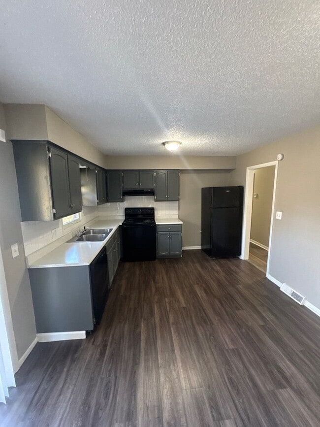 Building Photo - AVAILABLE NOW!! Oak Grove 3 Bed 2 Car garage!