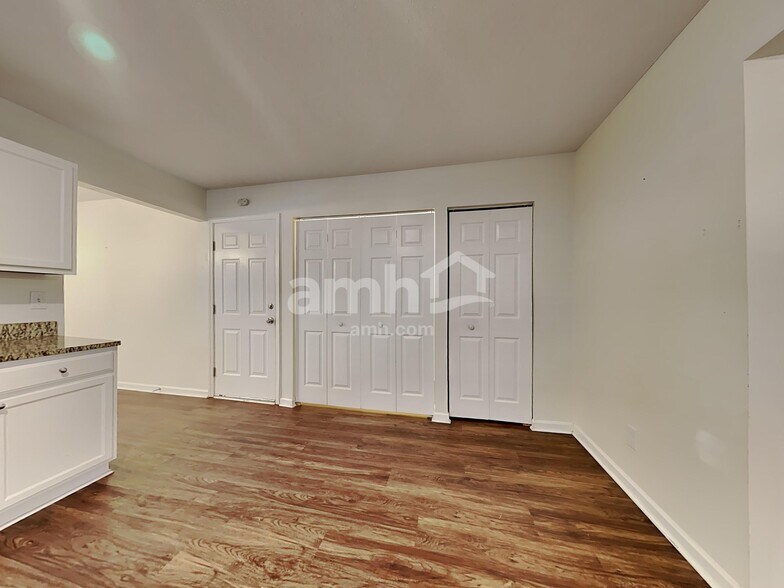 Building Photo - 119 Macallan Ct