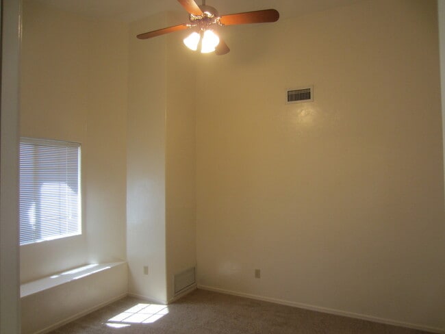 Building Photo - Attractive & Spacious 3 Bedroom with Den or 4th Bedroom in Rita Ranch