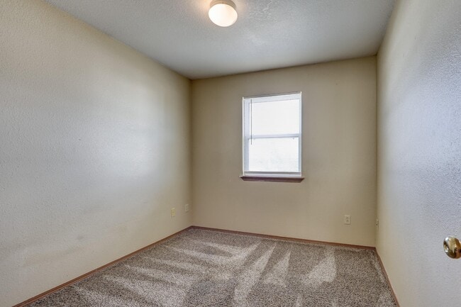 Building Photo - 627 S Walker St