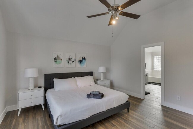 Building Photo - 516 Maywood Ln