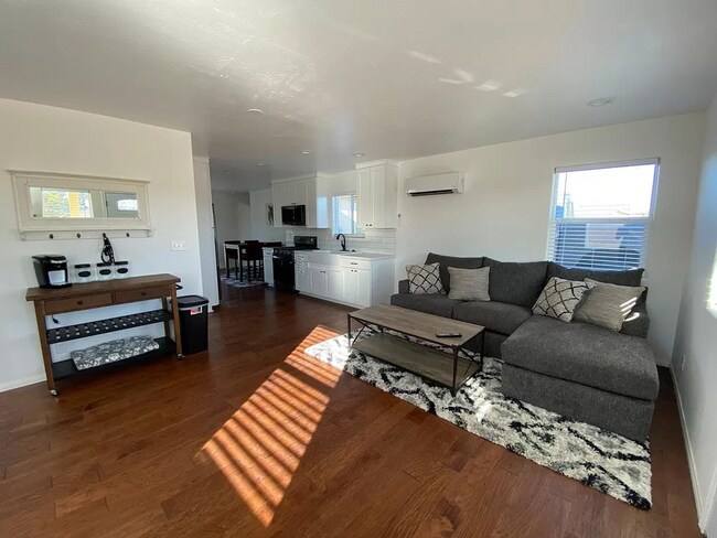 Building Photo - Move-in special: THE OWNER IS OFFERING 1/2 OFF FIRST MONTHS!!!!