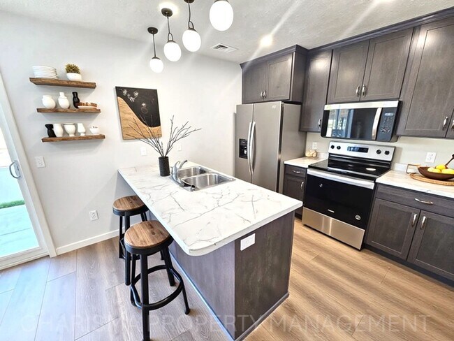 Building Photo - Tunis Drive Townhomes