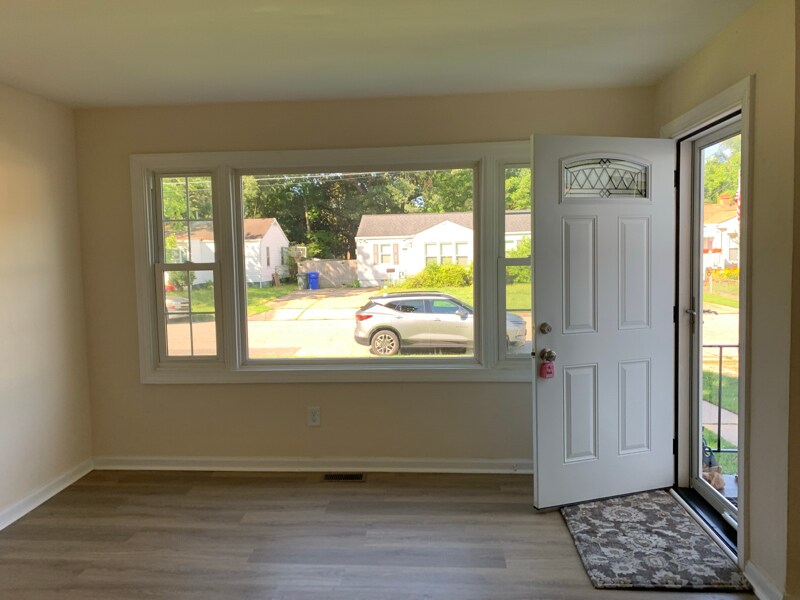 Building Photo - 631 Willow Dr