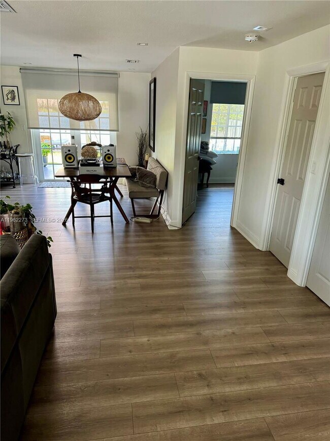 Building Photo - Southwest 46th Street, Miami, FL 33175 - 4 BR 2 BA house