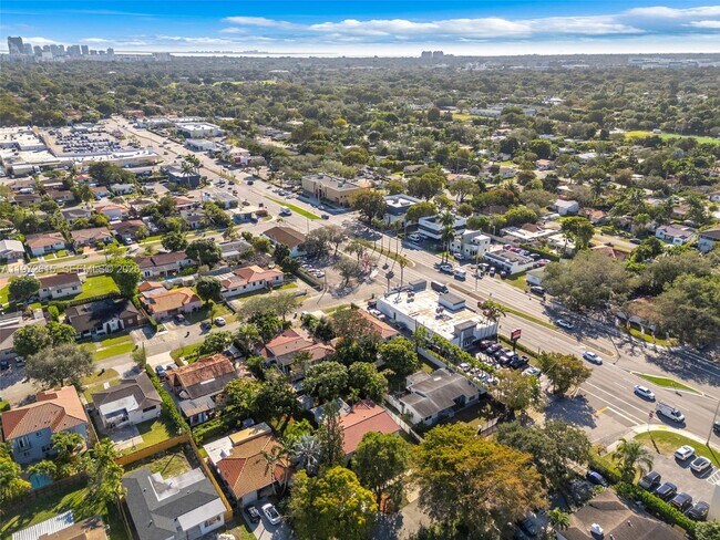 Building Photo - 3965 SW 60th Ct