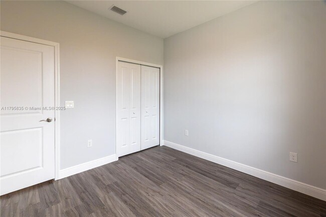 Building Photo - 8450 Dinnano St