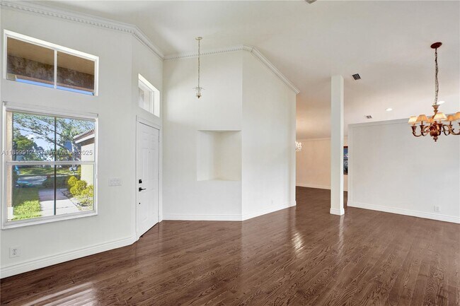 Building Photo - 658 Stanton Dr