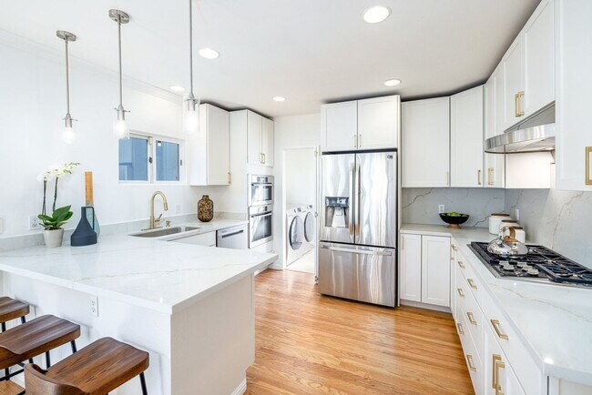 Building Photo - Wonderful Rockridge Home for Lease