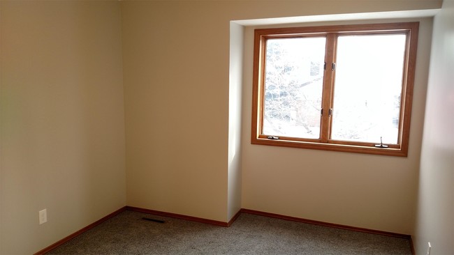 Building Photo - 1711 W Koch St