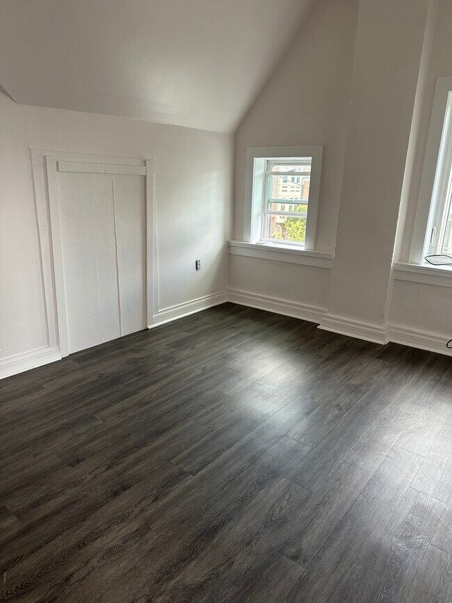 Building Photo - 316 N Grove St