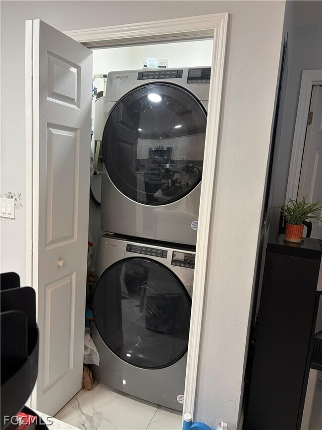 Building Photo - 614 Flamingo Ave S