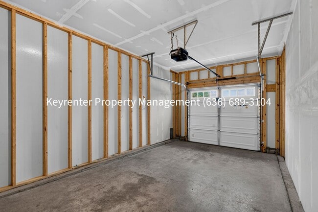 Building Photo - 335 Newbridge Wy