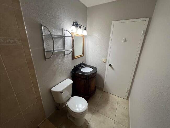 Building Photo - 2020 NE 56th St