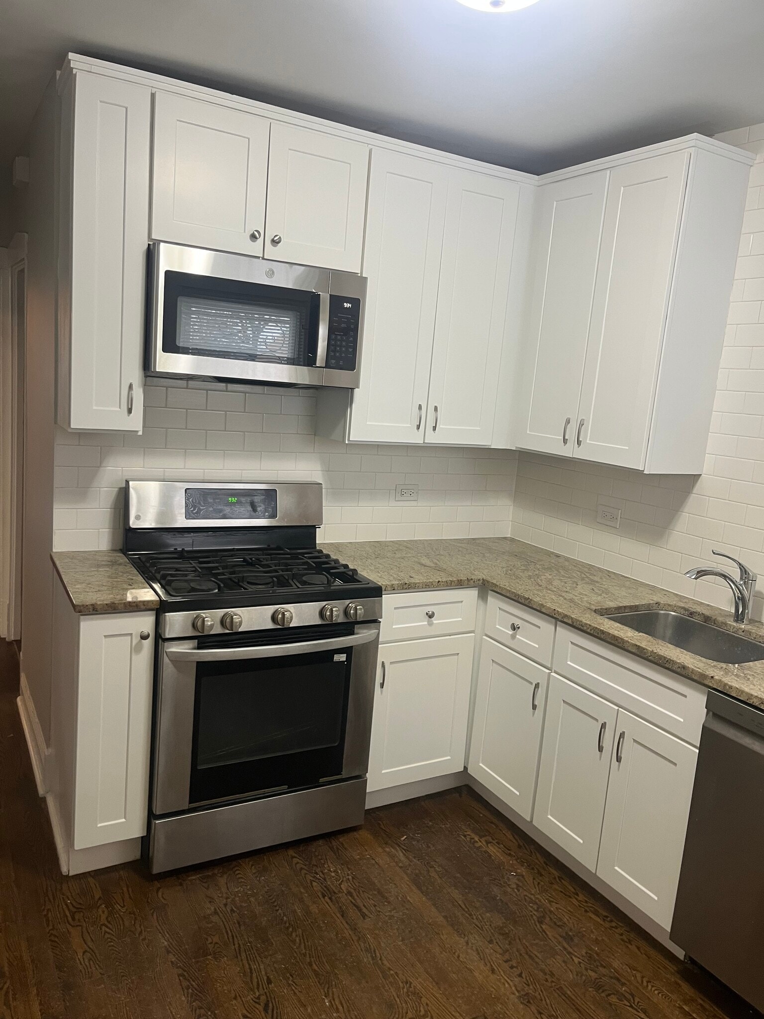 Kitchen - 112 Chicago Ave