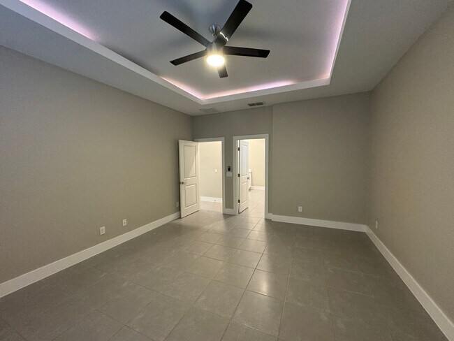 Building Photo - INCREDIBLE 4 Bedroom, 2 Bathroom Home in Poinciana!